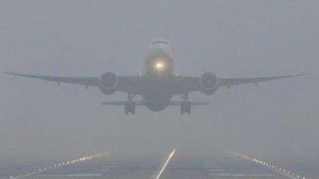 बढती ठंड के कारण इंटरनेशनल एयरपोर्ट पर चार फ्लाइट्स को किया डाइवर्ट